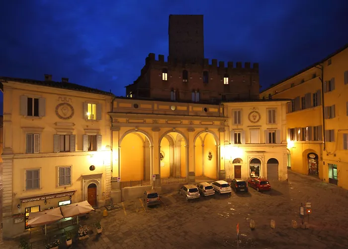 La Perla Hotel *
