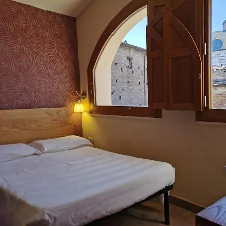 La Perla Hotel *