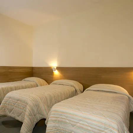 La Perla Hotel *