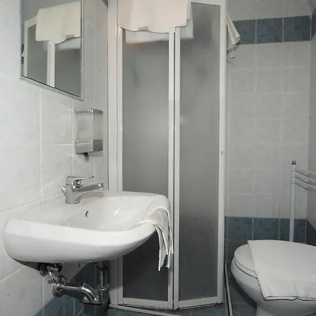 La Perla Hotel *