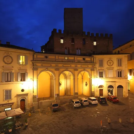 La Perla Hotel *
